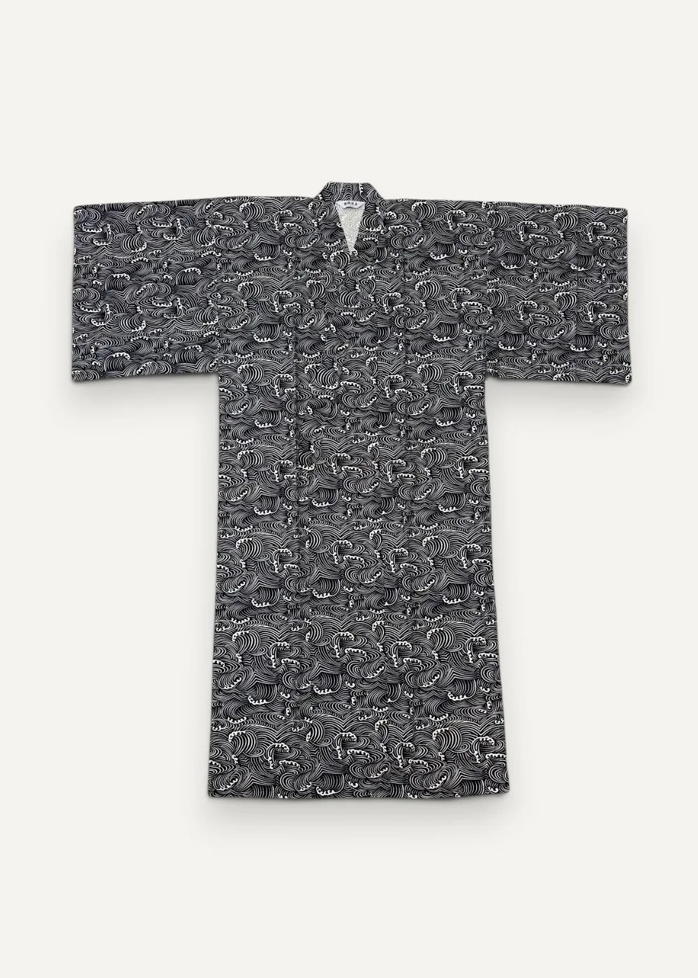 Men’s kimono traditional in dark gray fabric with a subtle white wave pattern across the front side