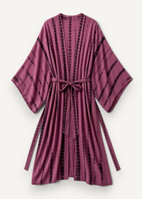 Velvet kimono in soft mauve tie-dye with black dotted stripes and a matching belt tied at the waist