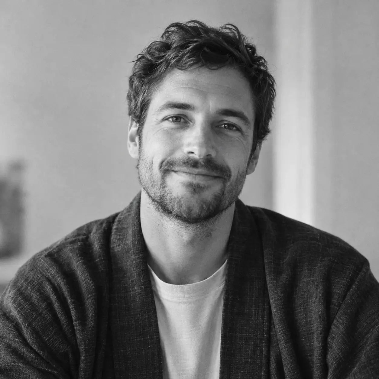 Zen Kimono review: Mark T. from Austin, TX at home in a charcoal linen-look men's kimono robe